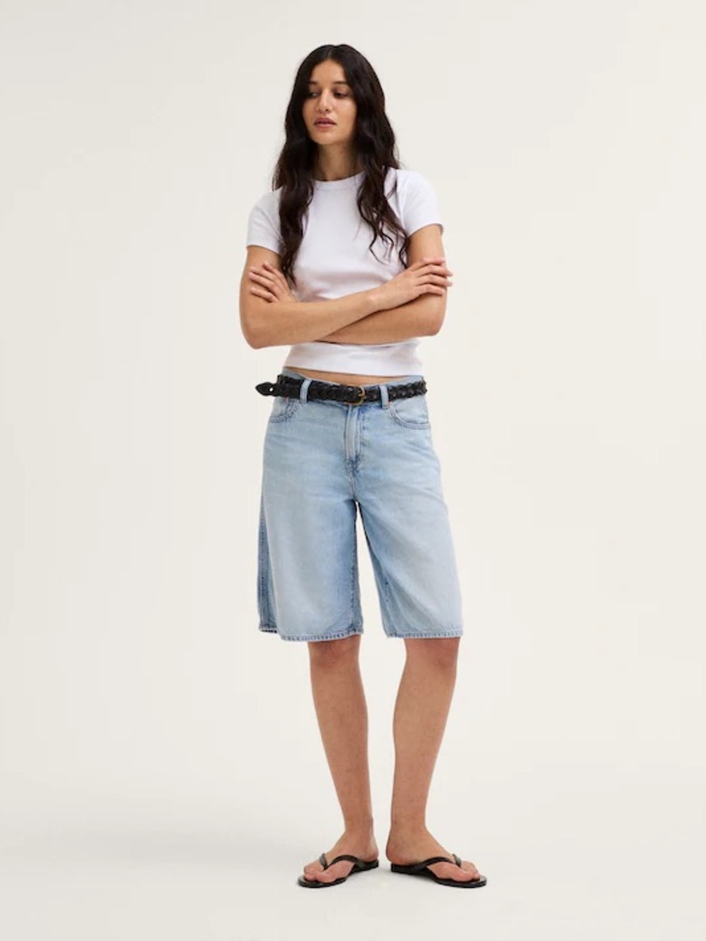 Madewell The V-Waist Bermuda Short in Airy Denim